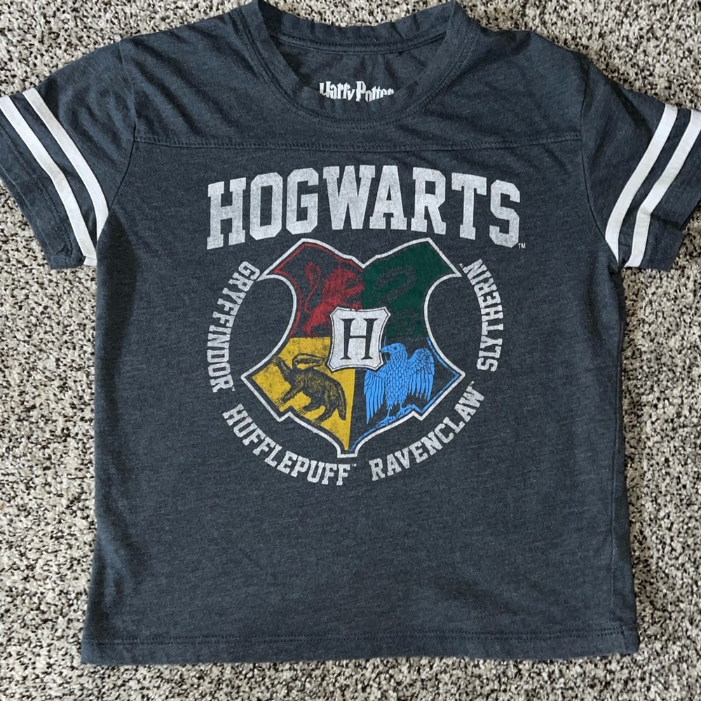 Worn- Small/Kids 6 Harry Potter HOGWARTS T-shirt.